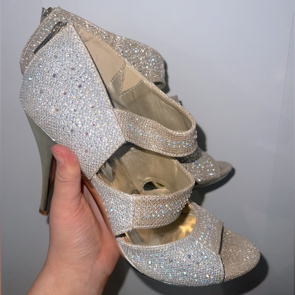 silver/gold high heels😍😍